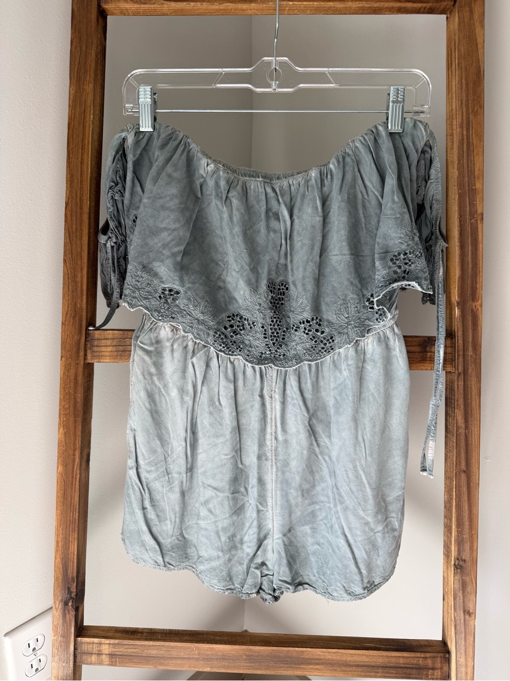 Off-Shoulder Eyelet Romper in Dusty Gray/blue